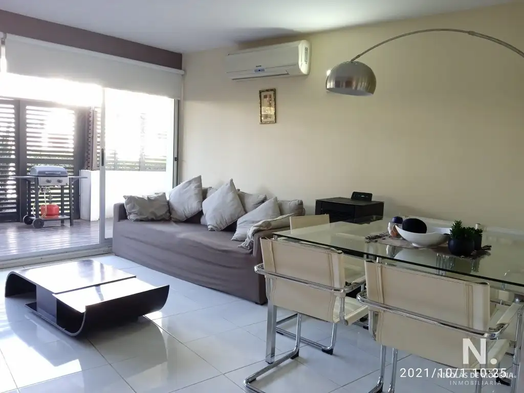 Se Vende Apartamento 2 dormitorios con patio exclusivo. Frente al mar