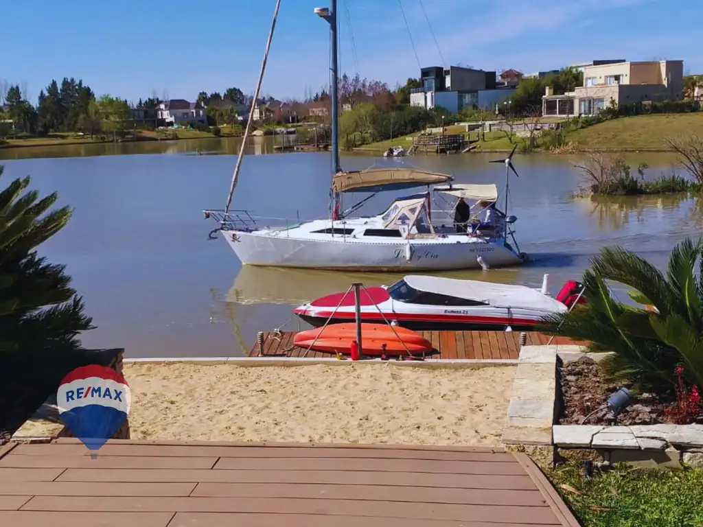 CASA AL RÍO  CON VISTAS ÚNICAS