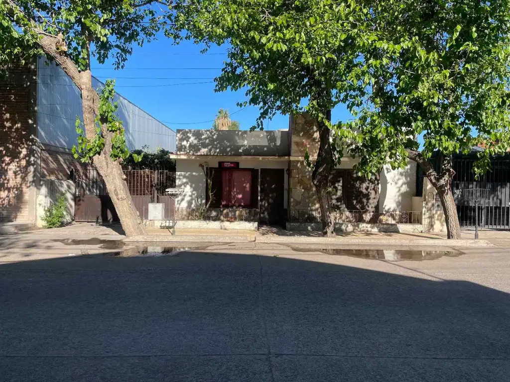 VENTA CASA CON QUINCHO Y PILETA SAN MARTIN MENDOZA