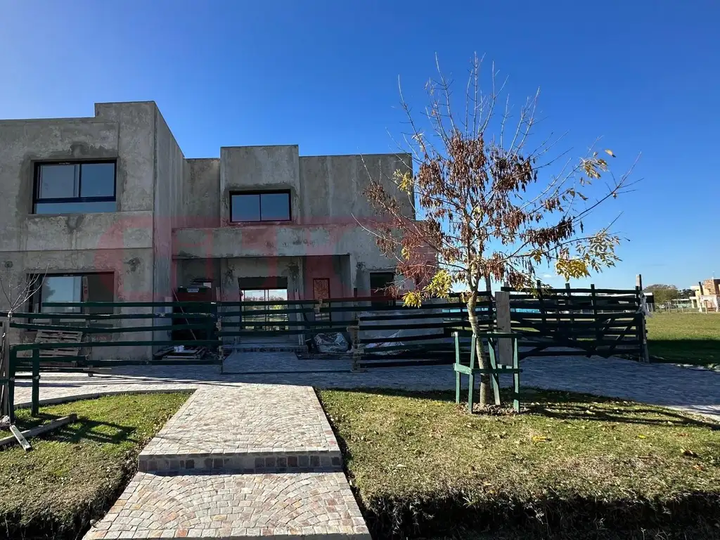 Casa en venta 5 ambientes en Santa Isabel II barrio cerrado