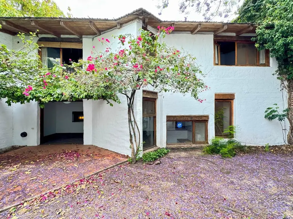 VENTA OPORTUNIDAD CASA CORAZON DE MANZANA ALTA CBA