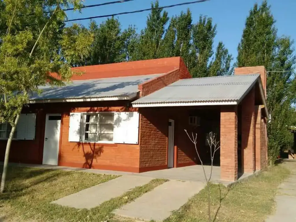 Casas en venta - 4 dormitorios 2 baños - 450mts2 - Balneario Marisol