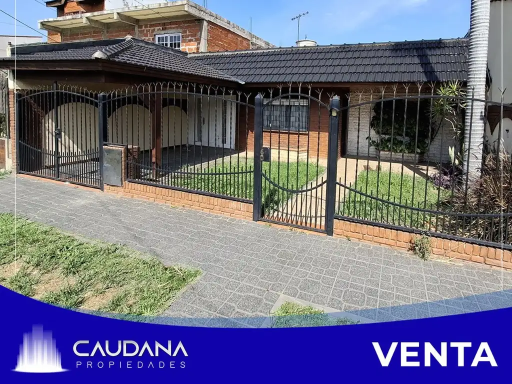 Casa en venta en Isidro Casanova