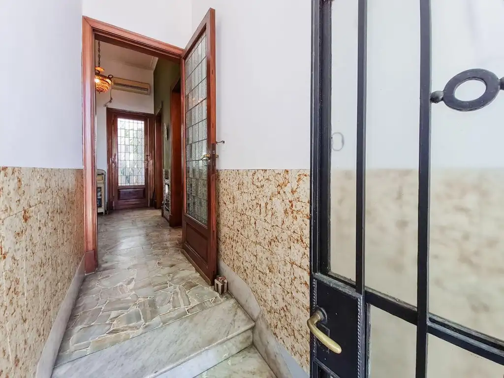 Venta Casa 50 años 3 dormitorios, 1 cochera, 120m2, Diag. 73 Entre 2 Y