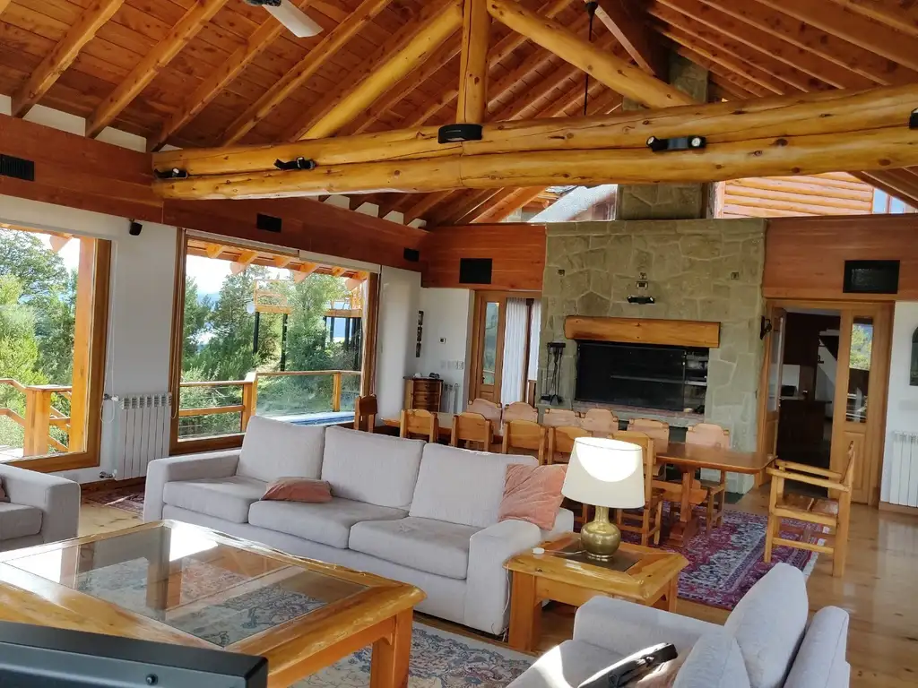 Venta Casa 9 años 7 dormitorios, 771m2, Norte, Laguna El Trebol 1000