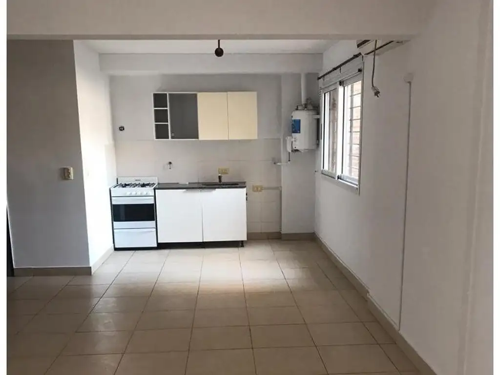 VENDO AMPLIO MONO AMBIENTE EN PARAGUAY AL 1400