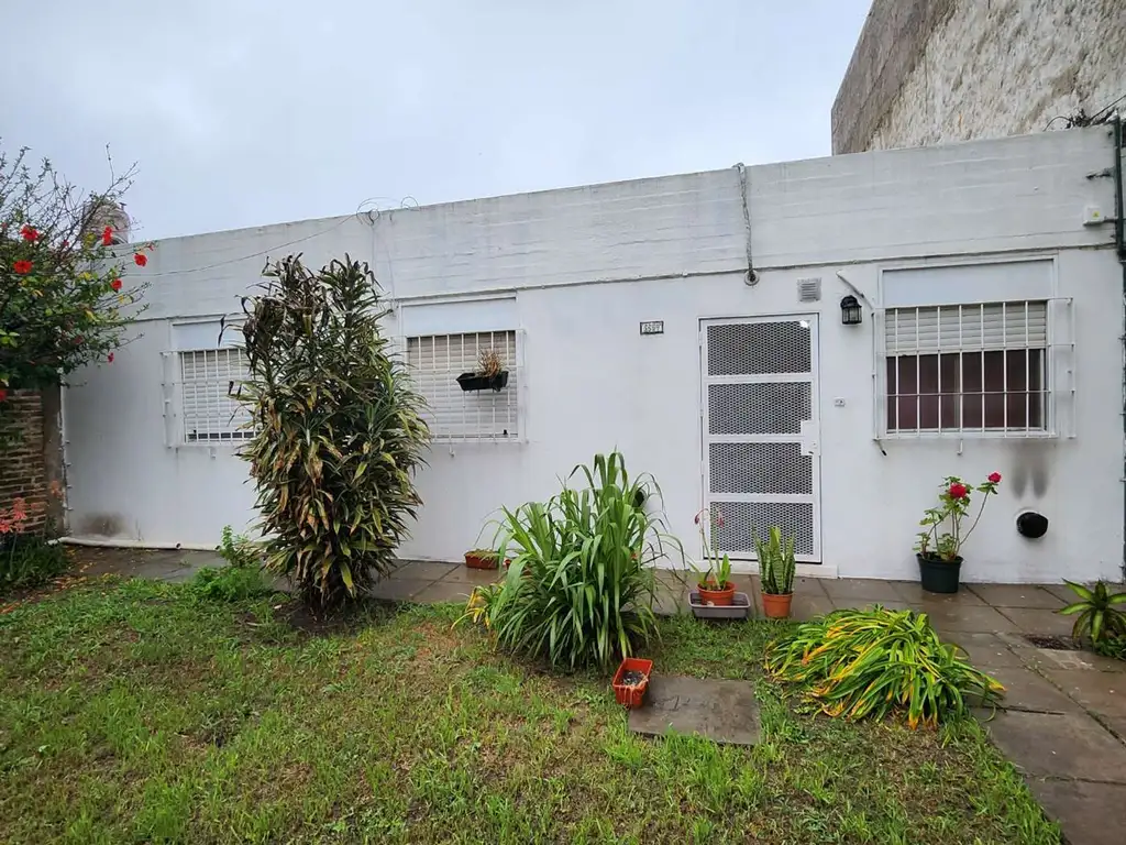 Venta Casa 5 ambientes con patio Quilmes Oeste