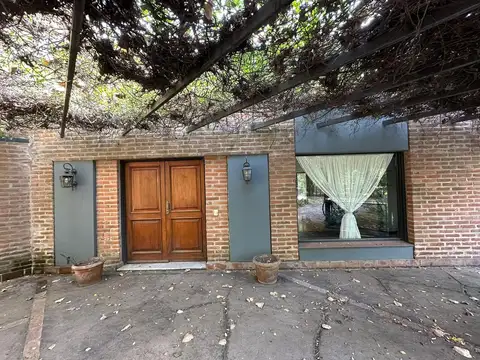 Casa en Venta - 5 dormitorios - USD 270.000