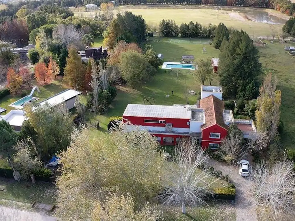 Casa 5 Dormitorios con Piscina Chacra Los Raigales