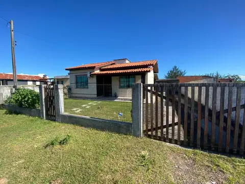 Casa en venta - 2 dormitorios 1 baño - 65mts2 - Santa Catarina