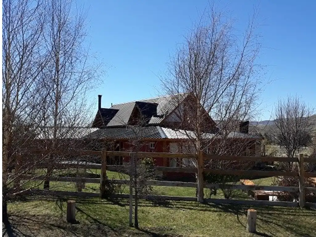 AMPLIA CASA EN B°HÍPICO Junín de los Andes