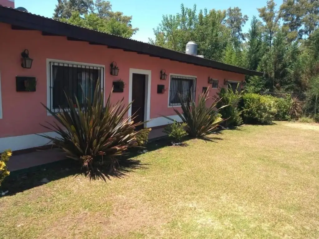 Casa en venta - 2 Dormitorios 1 Baño - Cochera - 120Mts2 - Carmen de Areco