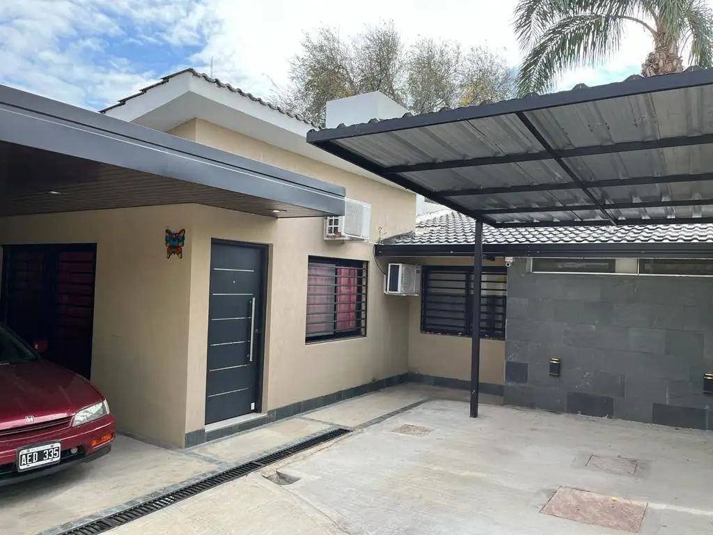 Casa en venta - 2 Dormitorios 2 Baños - Cochera - 270Mts2 - Las Malvinas, Villa Carlos Paz