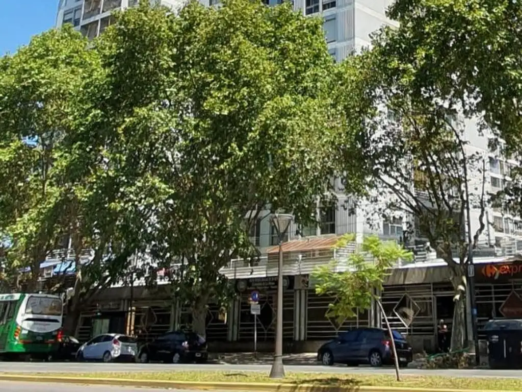 Venta 3 ambtes, frente, balcón, a mts Pque Lezama y Metrobus