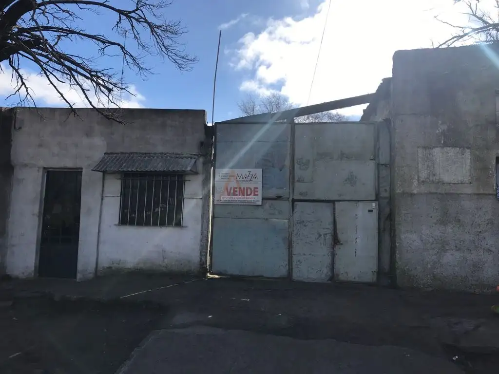 Casa a reciclar/demoler sobre importante lote de muy buena ubicación