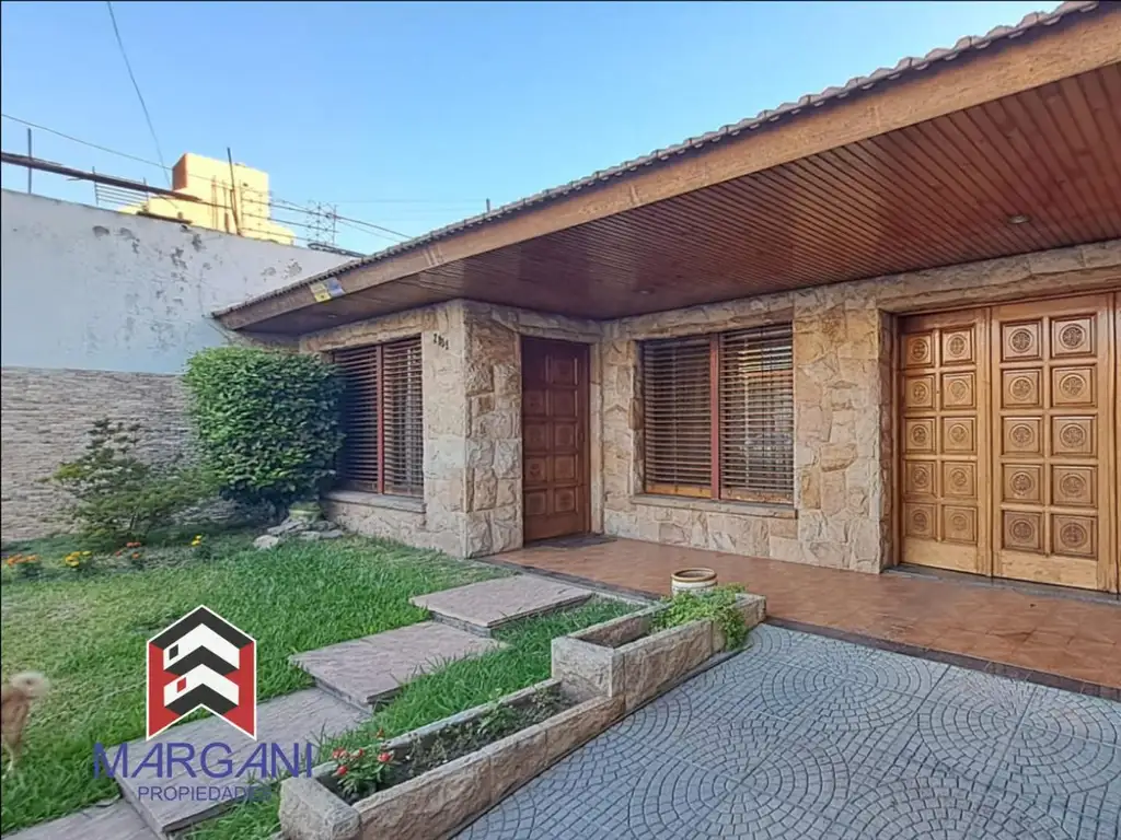 Chalet 5AMB c/ Cochera pasante + Jardin + Patio