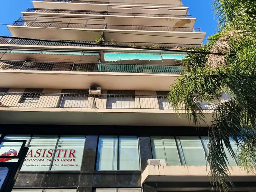 MONOAMBIENTE CON BALCON FRANCES EN VENTA SOBRE AVENIDA MAIPU. VICENTE LOPEZ