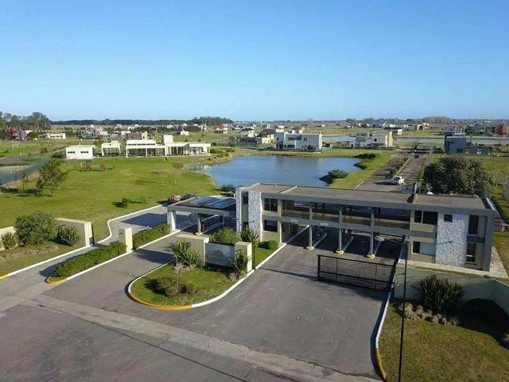 HERMOSO LOTE INTERNO EN ESQUINA  DE 700M2 EN EL CLUB DE CAMPO HORIZONTES AL SUR (CONSOLIDADO)