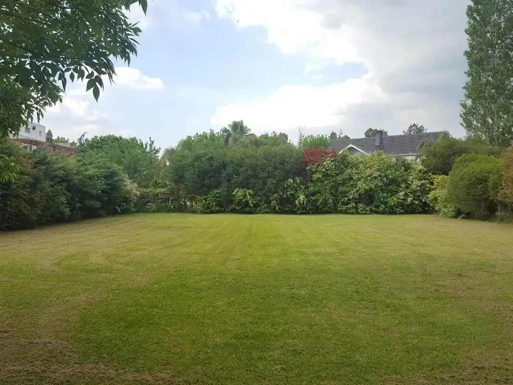 EXCELENTE TERRENO EN CAMPOS DE ALVAREZ