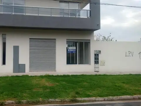 Local en venta - 100mts2 - Los Hornos, La Plata