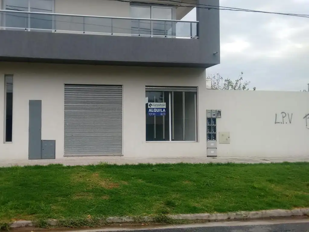 Local en venta - 100mts2 - Los Hornos, La Plata