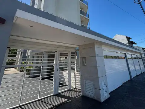 VENTA O PERMUTA. Excelente Departamento 3 ambientes en Parque Luro