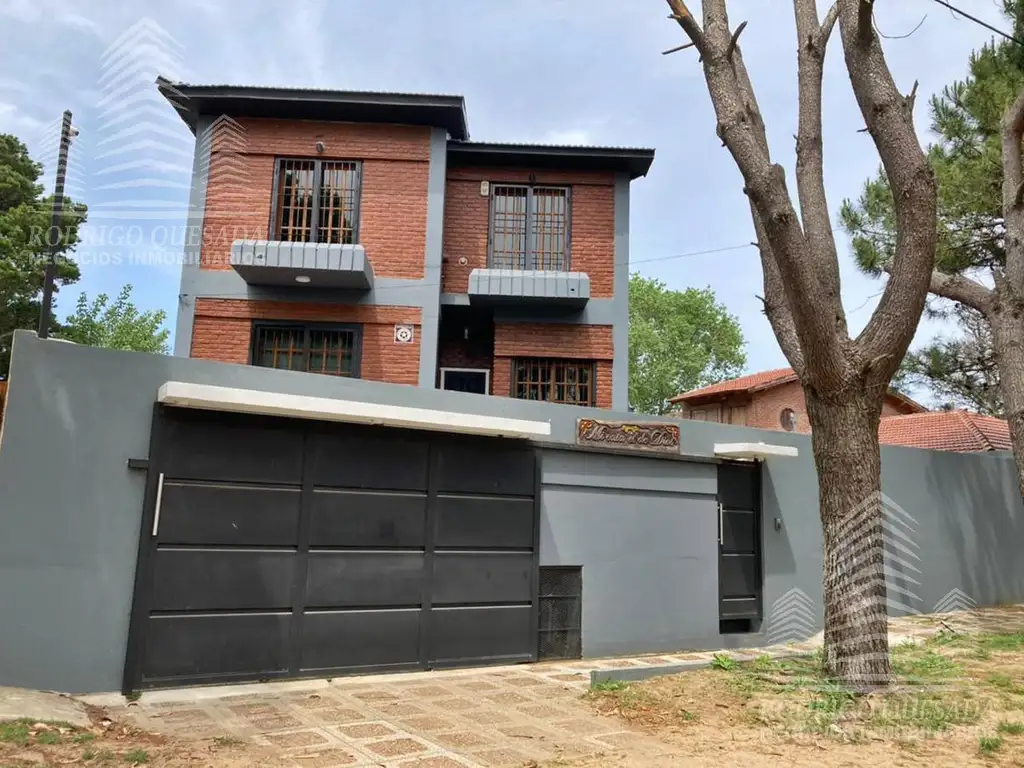 ESPECTACULAR CASA  CON FINOS DETALLES EN MAR DE AJO!