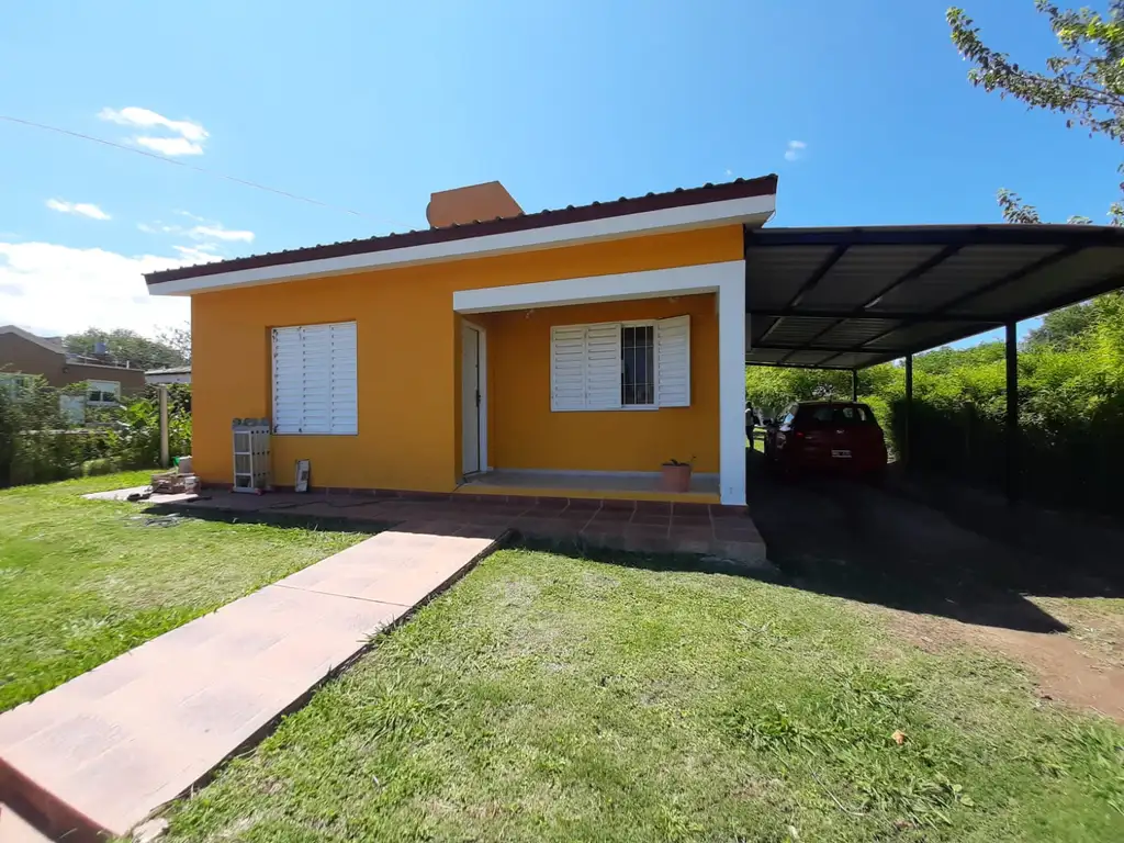 Casa a la venta en Villa Parque Siquiman. (C185)