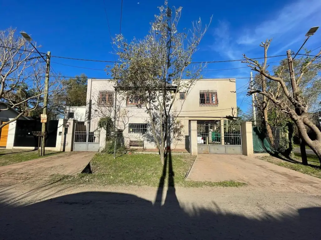 NUEVO VALOR  Luminosa casa sobre las rotondas de Haras Miri