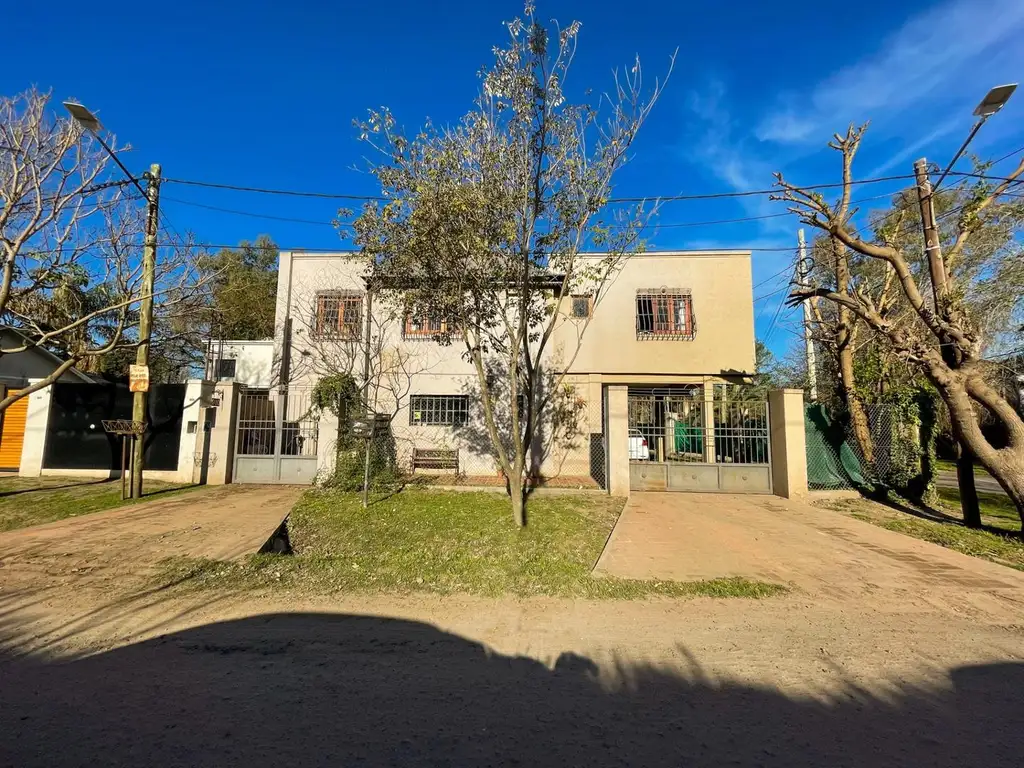 NUEVO VALOR  Luminosa casa sobre las rotondas de Haras Miri