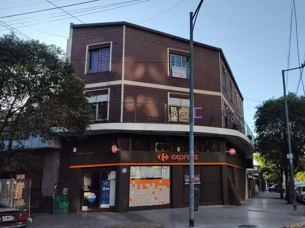 Excelente monoambiente en primer piso al frente en esquina