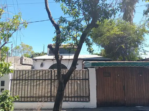 CASA EN VENTA 3 DORMITORIOS GODOY CON PILETA