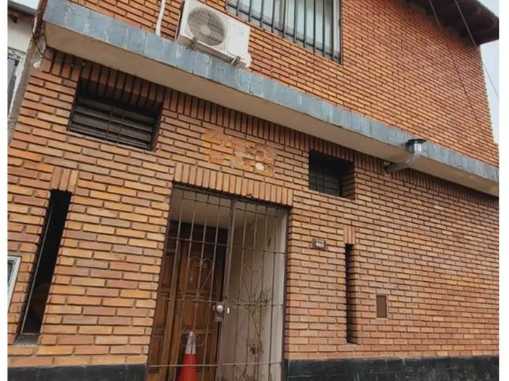 pH tipo casa de  2 ambientes- Ciudadela- 145 mts-acepta permuta por propiedad en capital