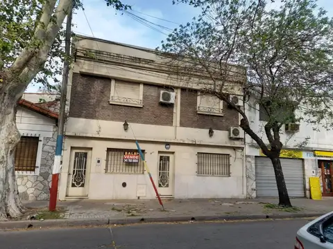 CASA EN VENTA A METROS DE AV. SAN MARTIN