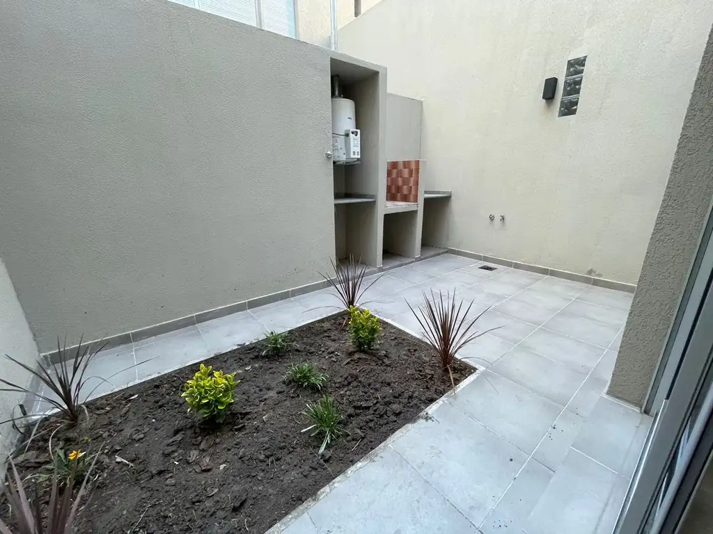 VENDE 2 AMB CON PATIO 65 M2