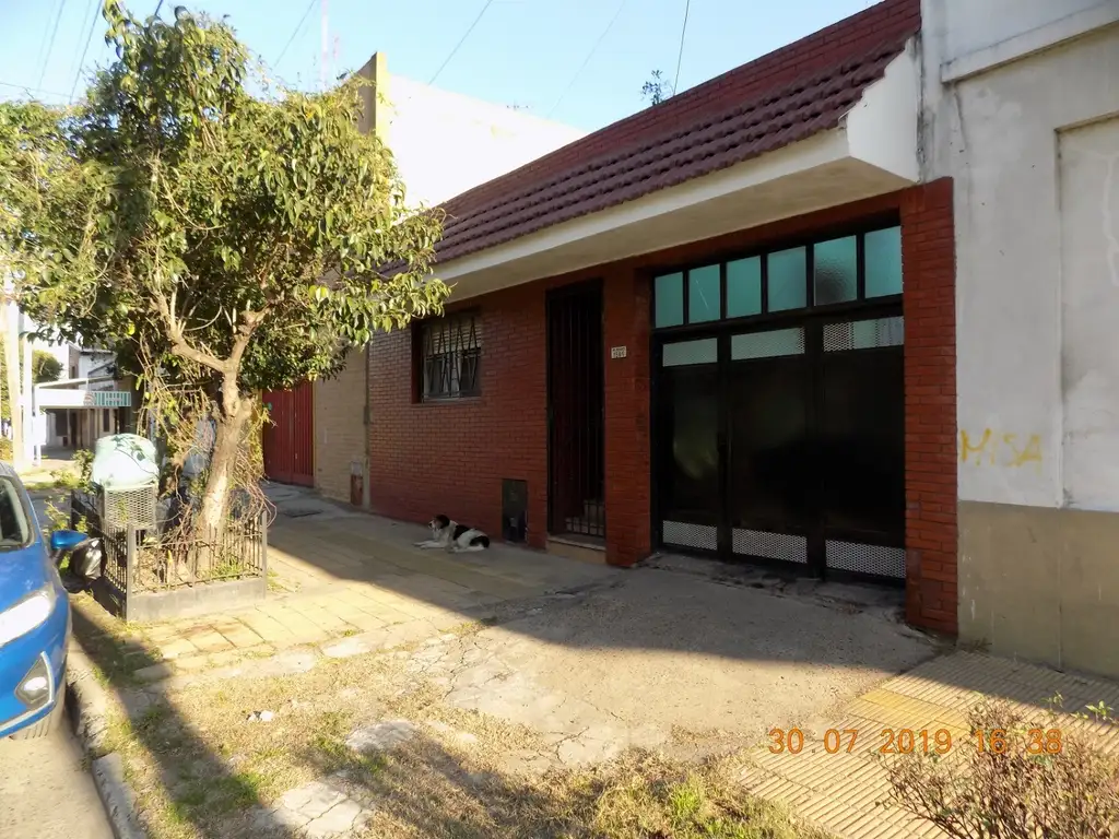 CASA IDEAL DOS FAMILIAS SOBRE LOTE PROPIO EN VENTA.