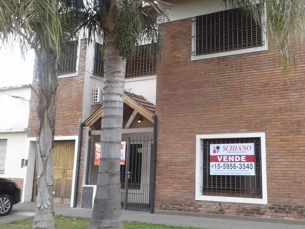 CHALET EN DOS PLANTAS CON CUATRO DORMITORIOS  Y QUINCHO EN QUILMES OESTE.