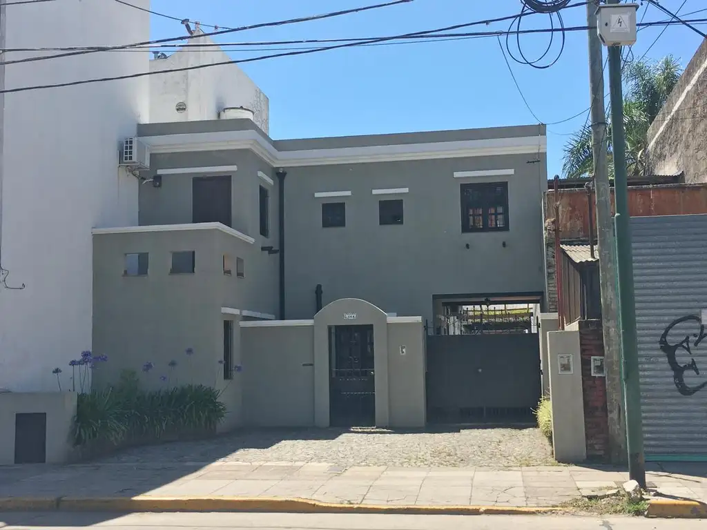 Casa de 6 ambientes con cocheras en venta en San Isidro