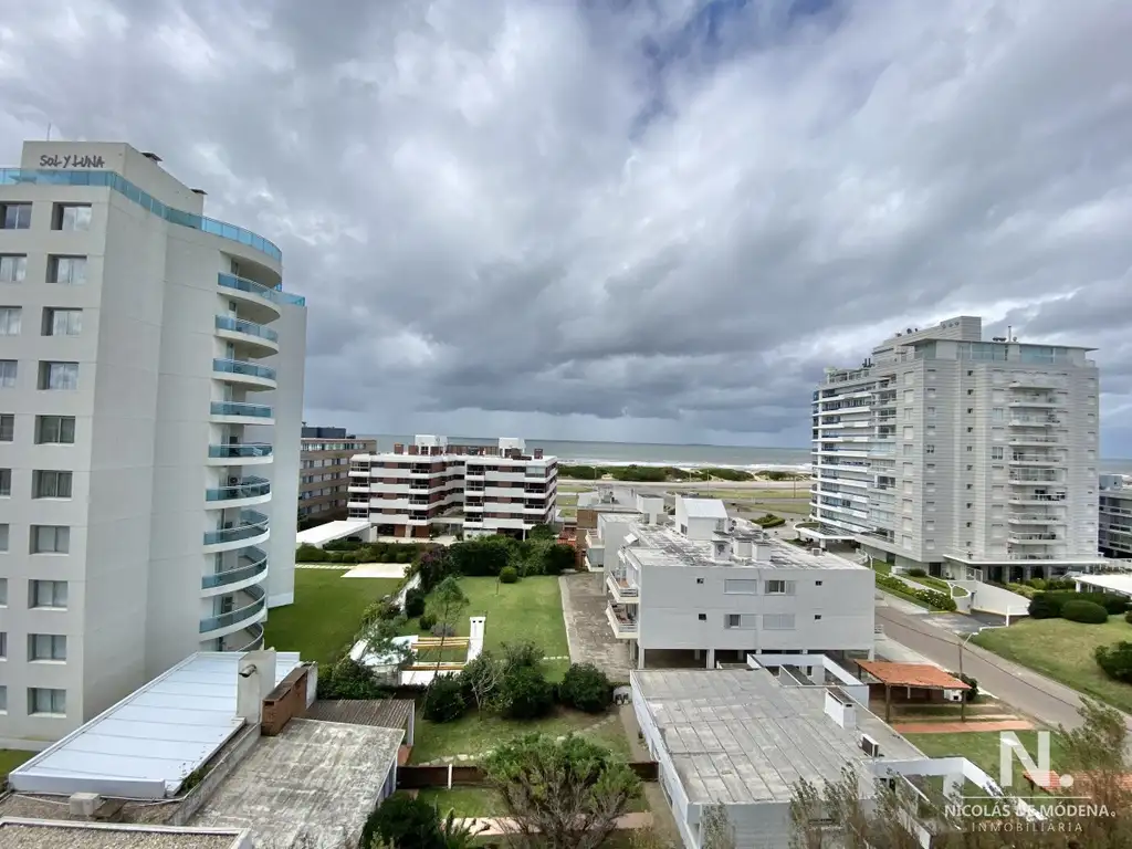 VENTA DE APARTAMENTO DE 2 DORMITORIOS EN EDIFICIO ICON BRAVA PUNTA DEL ESTE