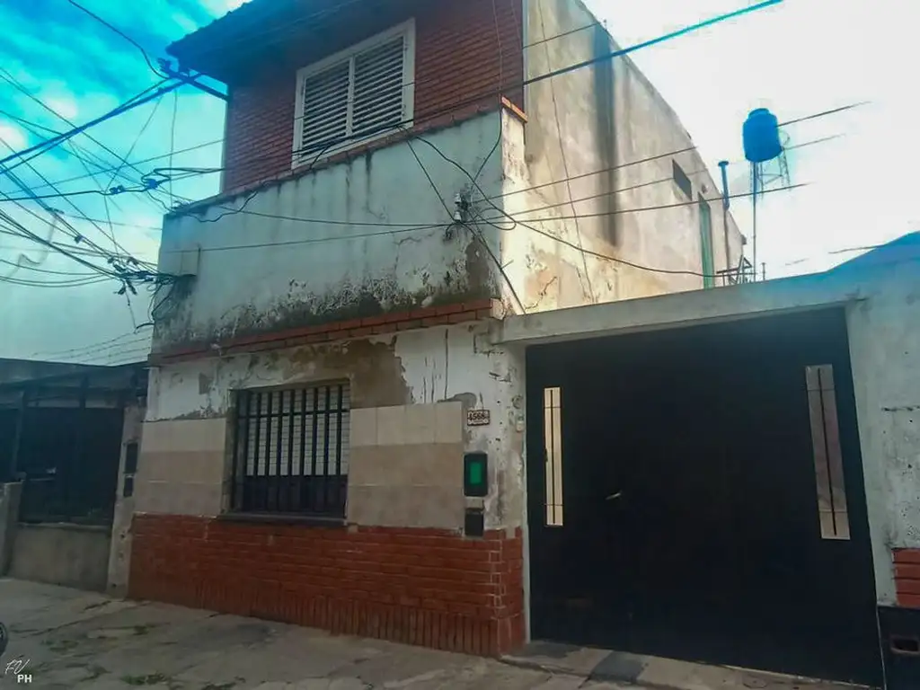 CASA EN VENTA 3 DORMITORIOS Y COCHERA ZONA SUR