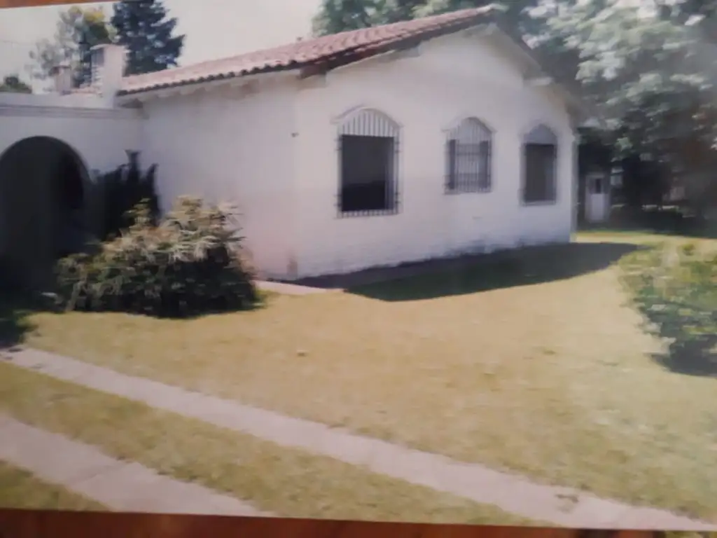 LOTE CON CASA EN ESQUINA VILLA DE MAYO