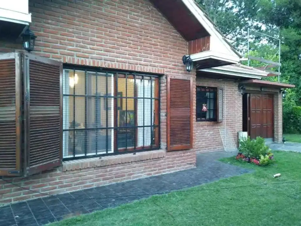 CHALET DE 3 AMBIENTES EN VENTA - MIRAMAR