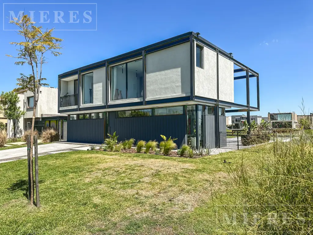 Casa en venta en Puertos barrio Acacias, a la laguna