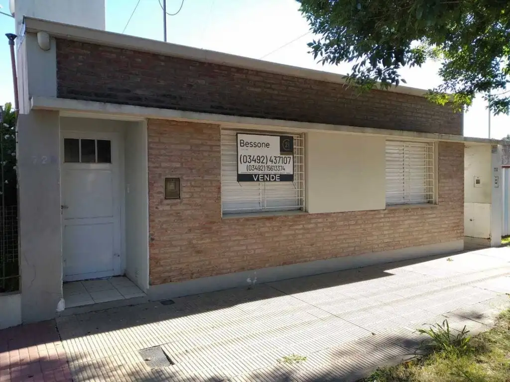 Casa en PH al frente en barrio Fátima