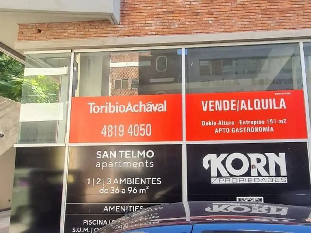 Local  en San Telmo , sup  150 M2  con  ventilación a los 4 vientos , gas y entrada de servicio.