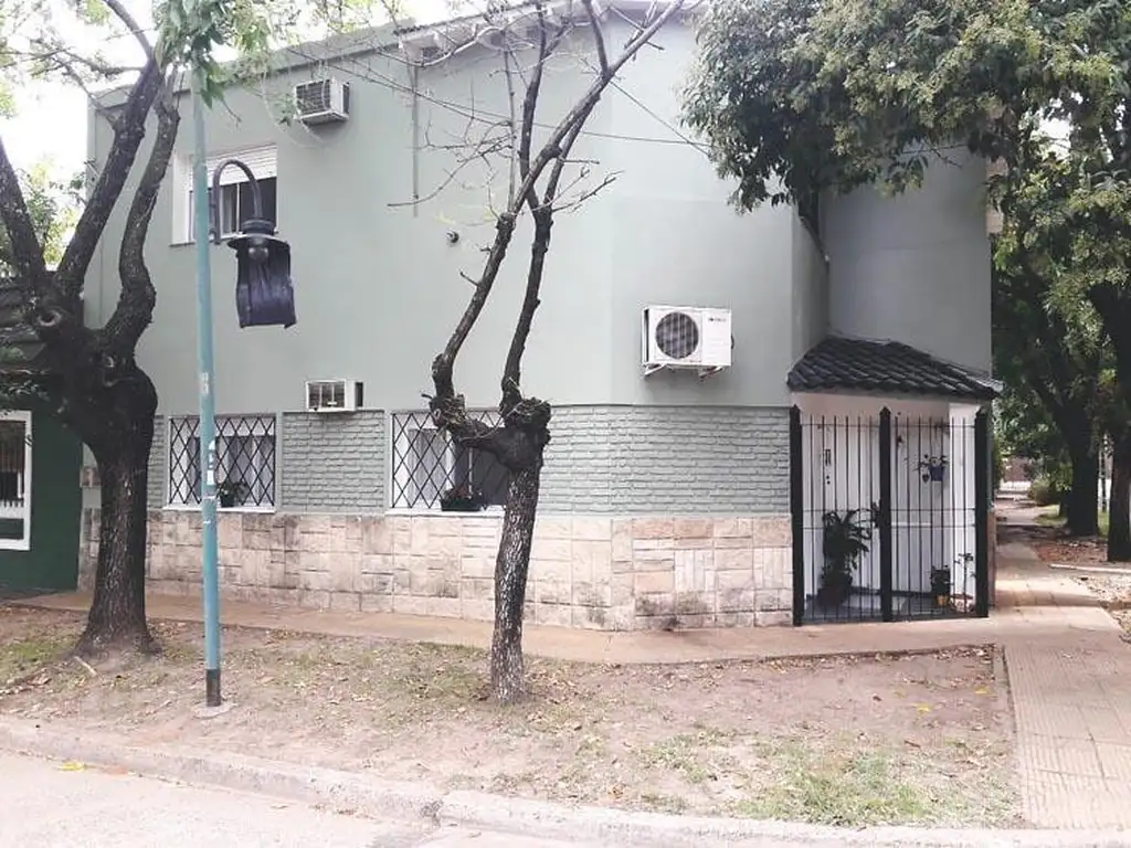 HERMOSA CASA EN FLORIDA - VTE. LOPEZ - 3 CUADRAS DE AV. MAIPU