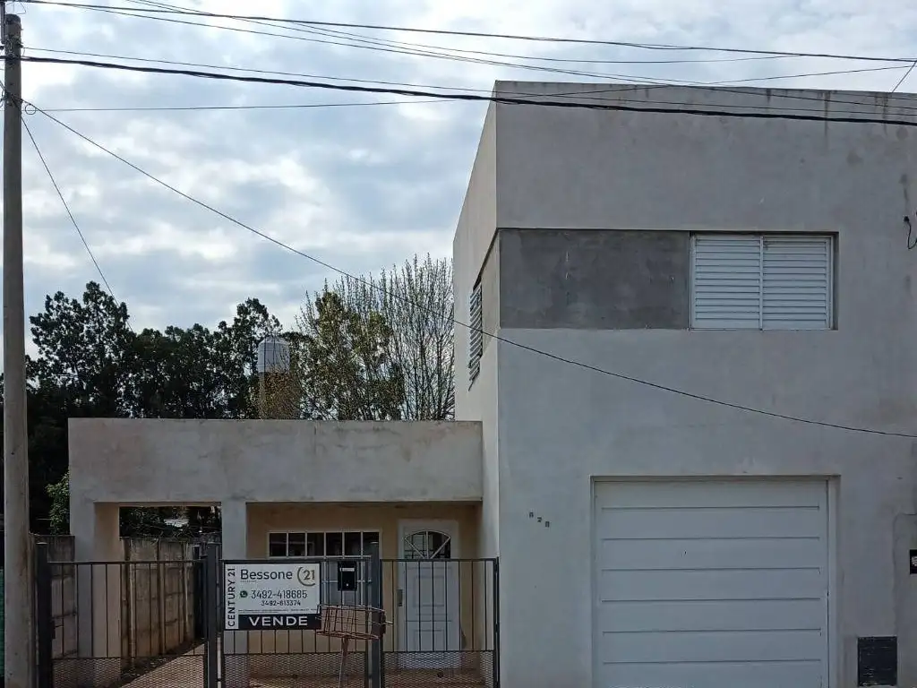 Se vende  Villa Rosas con 2 viviendas Rafaela