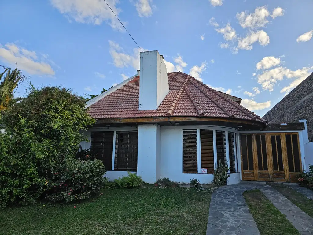 Casa - Venta - Argentina, La Plata - 24 1800