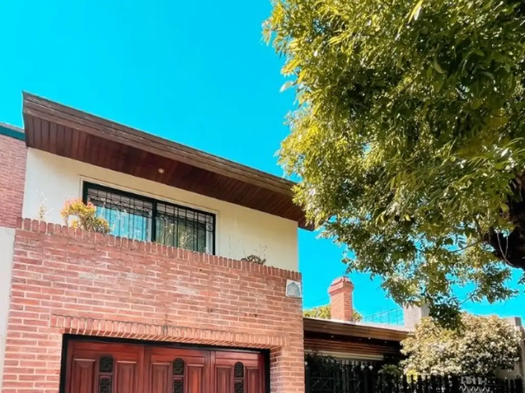 CASA A LA VENTA EXCELENTE UBICACIÓN