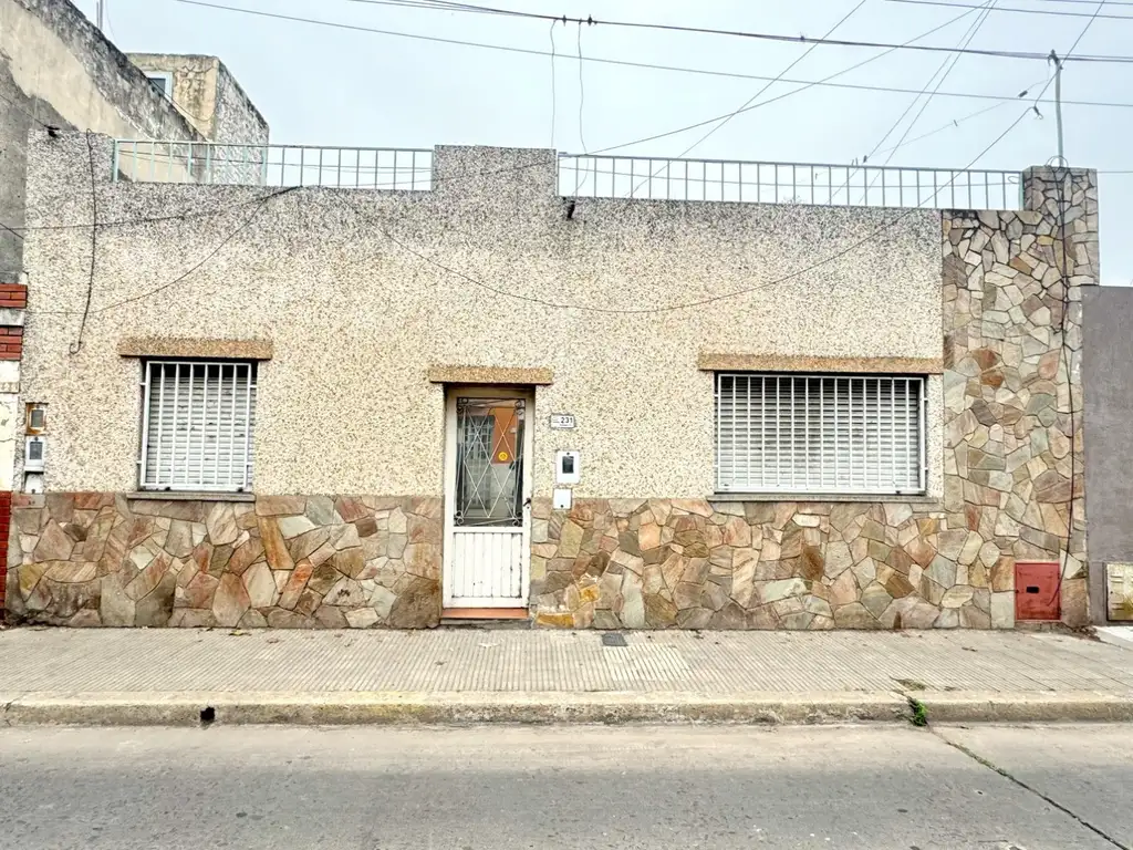 Casa a reciclar a metros de Puerto Norte